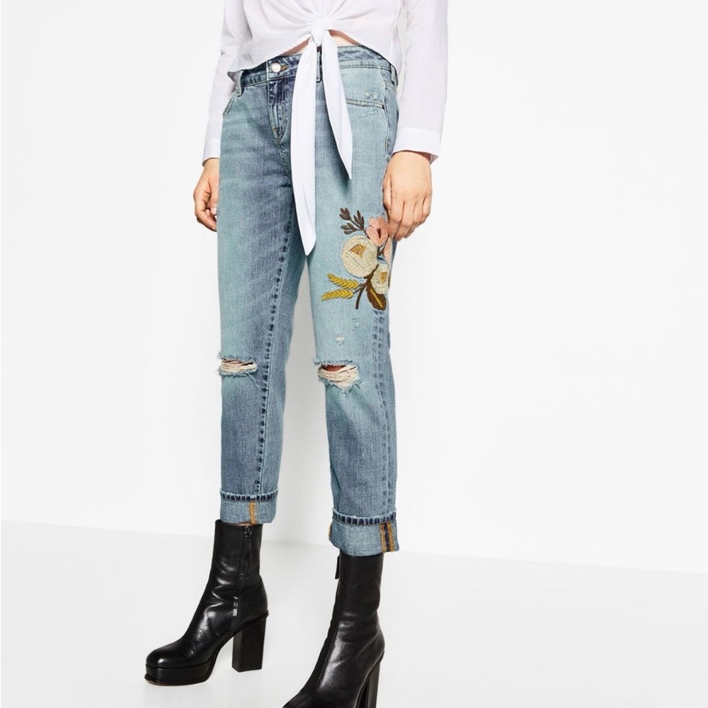 Zara Light Blue Floral Embroidered Cropped Jeans